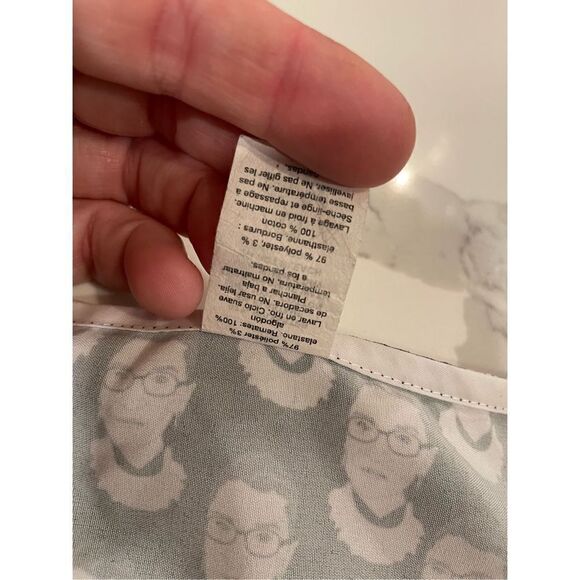 RBG Ruth Bader Ginsburg Sleeveless Blouse Black & White Bust Print Sz 4XL - Picture 5 of 6